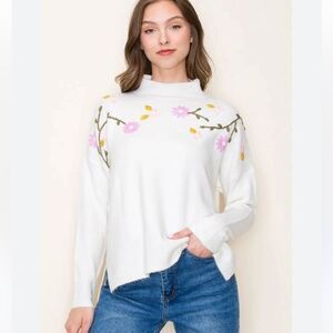 Staccato Cream Colored Sweater with Embroidered Flowers Sz M NWOT